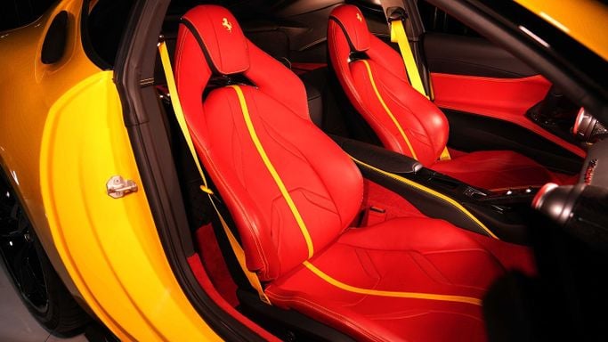 Подержанный Ferrari 812 GTS, 6.5 л, 2021 в Дубае от Dourado Luxury Car Желтый цвет. Европейская | AUTO.AE