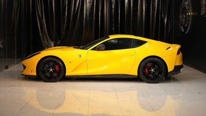 Подержанный Ferrari 812 GTS, 6.5 л, 2021 в Дубае от Dourado Luxury Car Желтый цвет. Европейская | AUTO.AE