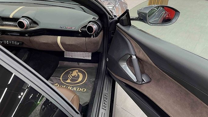 Подержанный Ferrari 812 GTS, 6.5 л, 2022 в Дубае от Dourado Luxury Car Серый цвет. Европейская | AUTO.AE