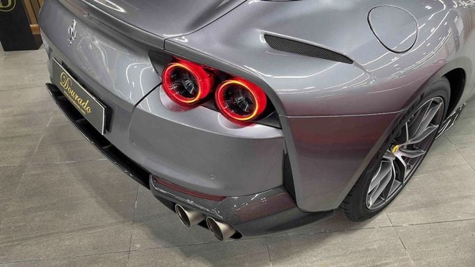 Подержанный Ferrari 812 GTS, 6.5 л, 2022 в Дубае от Dourado Luxury Car Серый цвет. Европейская | AUTO.AE