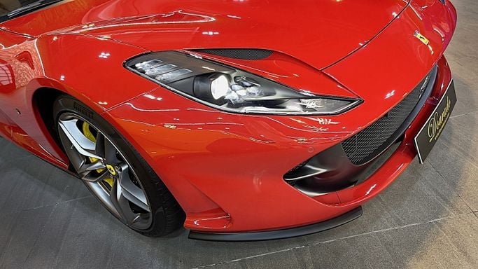 Новый Ferrari 812 GTS, 6.5 л, 2022 в Дубае от Dourado Luxury Car Красный цвет. Европейская | AUTO.AE