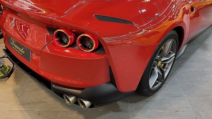 Новый Ferrari 812 GTS, 6.5 л, 2022 в Дубае от Dourado Luxury Car Красный цвет. Европейская | AUTO.AE