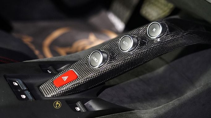Новый Ferrari 812 GTS, 6.5 л, 2022 в Дубае от Dourado Luxury Car Белый цвет. Европейская | AUTO.AE
