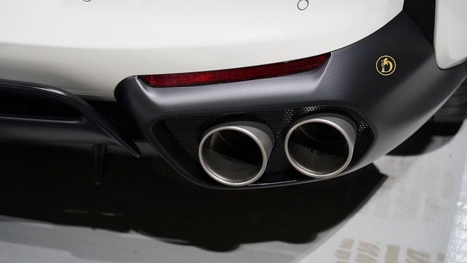 Новый Ferrari 812 GTS, 6.5 л, 2022 в Дубае от Dourado Luxury Car Белый цвет. Европейская | AUTO.AE