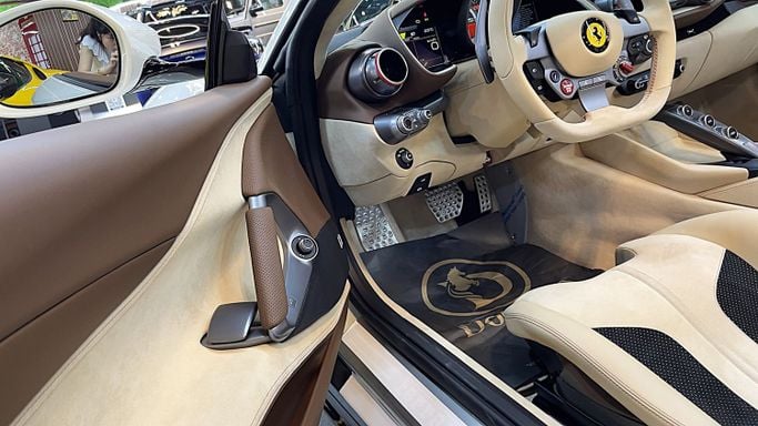 Новый Ferrari 812 GTS, 6.5 л, 2022 в Дубае от Dourado Luxury Car Белый цвет. Европейская | AUTO.AE