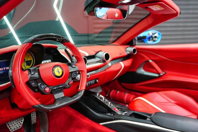 Подержанный Ferrari 812 GTS, 6.5 л, 2021 в Дубае от Sanam Cars Голубой цвет. GCC | AUTO.AE