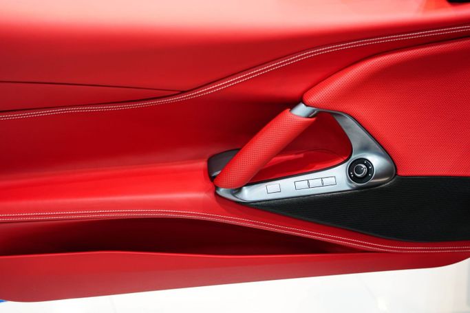 Подержанный Ferrari 812 GTS, 6.5 л, 2021 в Дубае от Sanam Cars Голубой цвет. GCC | AUTO.AE