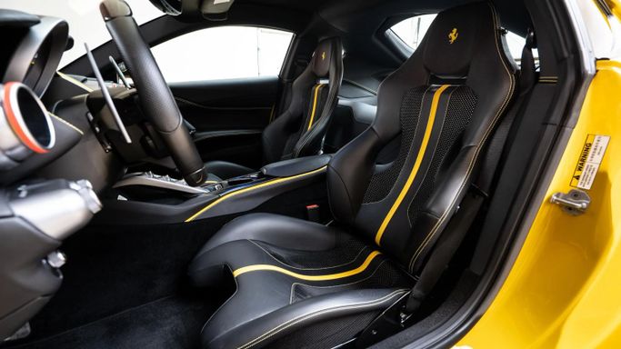 Подержанный Ferrari 812 Superfast, 6.5 л, 2018 в Дубае от Automobili Motors Желтый цвет. Европейская | AUTO.AE