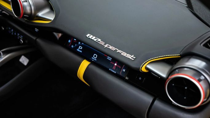 Подержанный Ferrari 812 Superfast, 6.5 л, 2018 в Дубае от Automobili Motors Желтый цвет. Европейская | AUTO.AE
