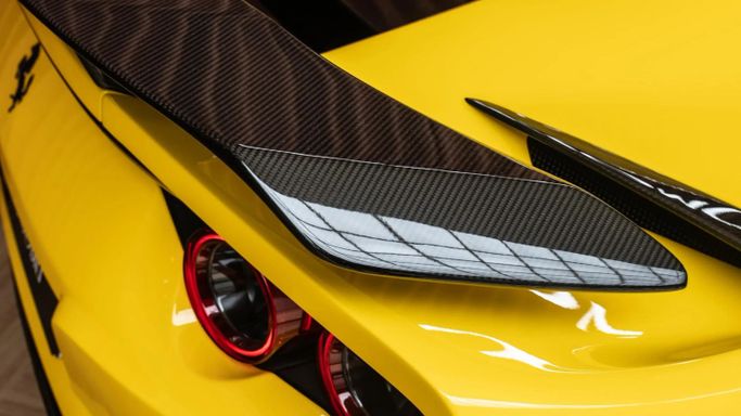 Подержанный Ferrari 812 Superfast, 6.5 л, 2018 в Дубае от Automobili Motors Желтый цвет. Европейская | AUTO.AE