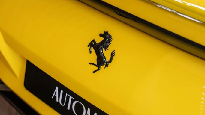 Подержанный Ferrari 812 Superfast, 6.5 л, 2018 в Дубае от Automobili Motors Желтый цвет. Европейская | AUTO.AE