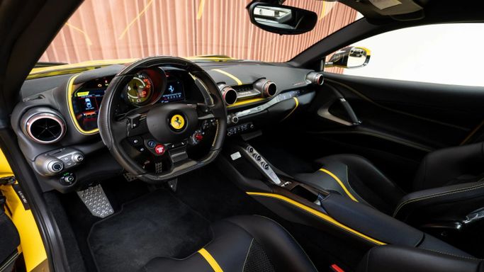 Подержанный Ferrari 812 Superfast, 6.5 л, 2018 в Дубае от Automobili Motors Желтый цвет. Европейская | AUTO.AE