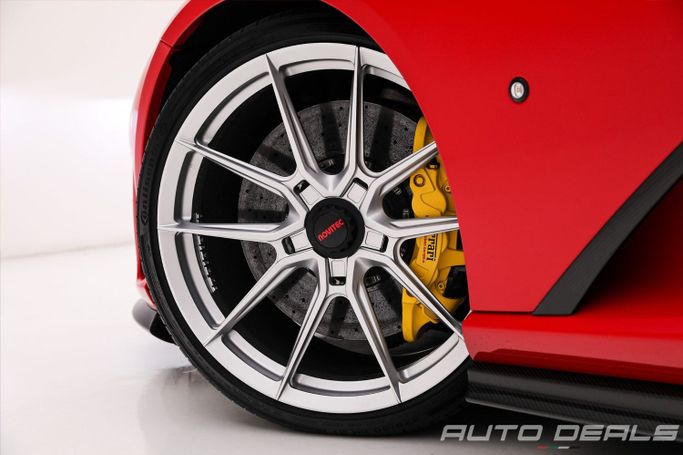 Подержанный Ferrari 812 Competizione, 6.5 л, 2020 в Дубае от AUTO DEALS Красный цвет. GCC | AUTO.AE