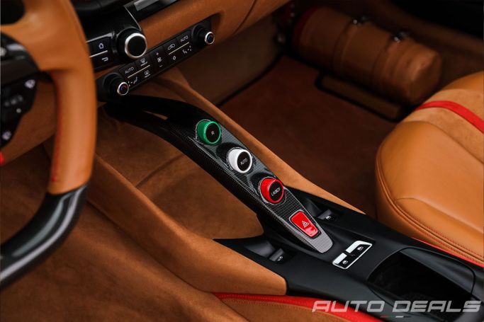 Подержанный Ferrari 812 Competizione, 6.5 л, 2020 в Дубае от AUTO DEALS Красный цвет. GCC | AUTO.AE