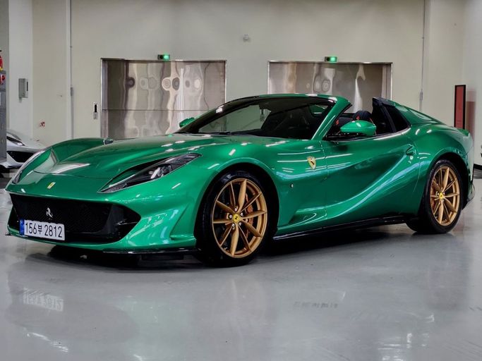 Подержанный Ferrari 812 GTS, 6.5 л, 2023 в Дубае от Fair Import Зеленый цвет. Корейская | AUTO.AE