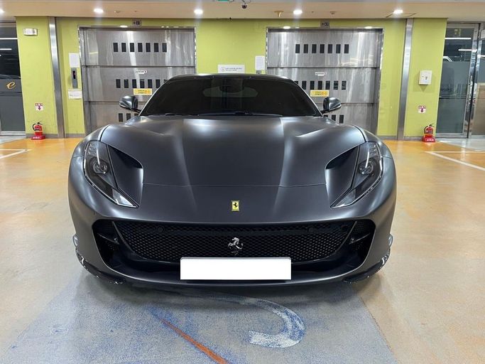 Подержанный Ferrari 812 Superfast, 6.5 л, 2019 в Дубае от Fair Import Серый цвет. Корейская | AUTO.AE
