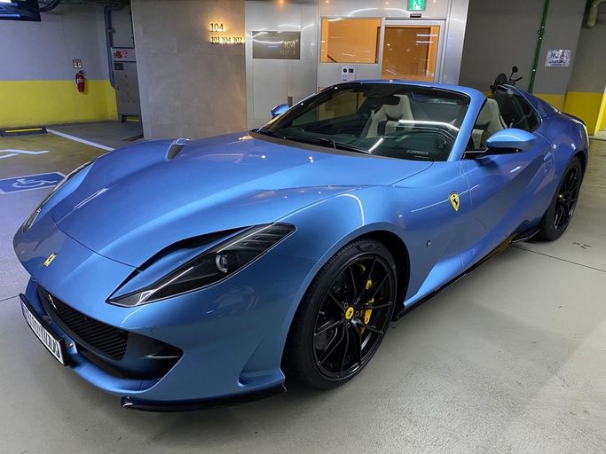 مستعملة Ferrari 812 GTS, 6.5 l, 2021 في في دبي من Fair Import، اللون أزرق. المواصفات الكورية | AUTO.AE