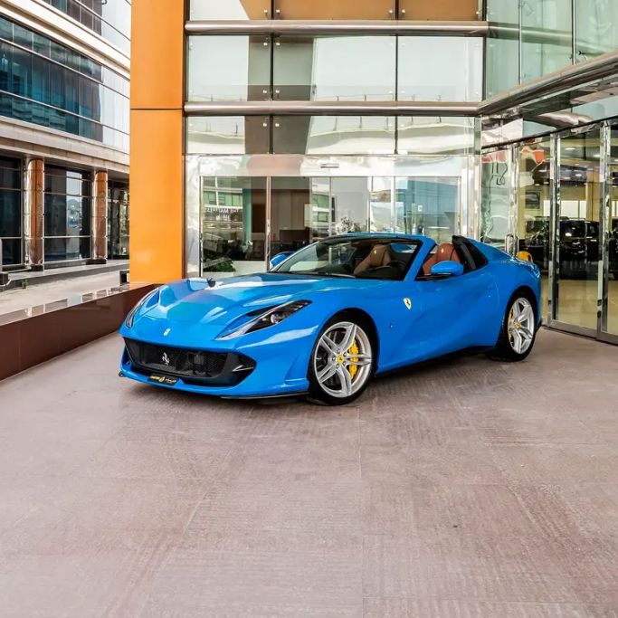 مستعملة Ferrari 812 GTS, 6.5 l, 2022 في في دبي من Q Motors، اللون أزرق فاتح.  | AUTO.AE | إعلان #263570