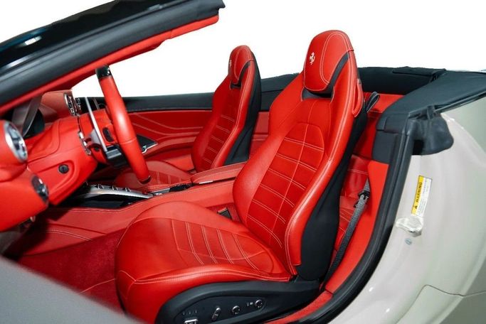 Подержанный Ferrari California I Рестайлинг (T), 3.9 л, 2016 в Дубае от LMG Motors Белый цвет. Японская | AUTO.AE