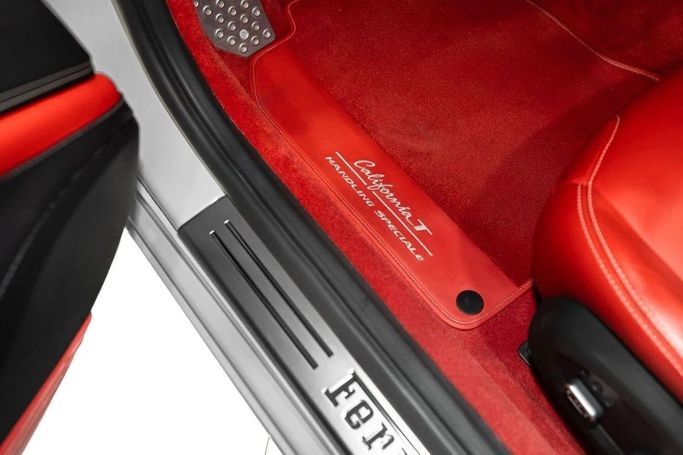 Подержанный Ferrari California I Рестайлинг (T), 3.9 л, 2016 в Дубае от LMG Motors Белый цвет. Японская | AUTO.AE