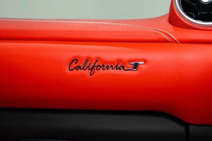 Подержанный Ferrari California I Рестайлинг (T), 3.9 л, 2016 в Дубае от LMG Motors Белый цвет. Японская | AUTO.AE