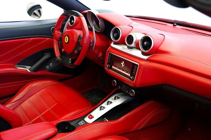 مستعملة Ferrari California I شد الوجه (T), 3.9 l, 2016 في في دبي من Exotic Cars، اللون أبيض. مواصفات الخليج | AUTO.AE