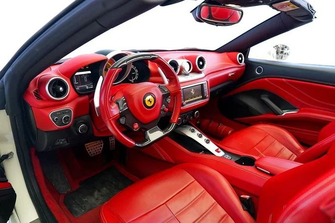 مستعملة Ferrari California I شد الوجه (T), 3.9 l, 2016 في في دبي من Exotic Cars، اللون أبيض. مواصفات الخليج | AUTO.AE
