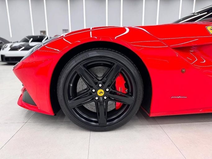 Подержанный Ferrari F12 Berlinetta, 6.3 л, 2013 в Дубае от GCC Super Motors Красный цвет. GCC | AUTO.AE