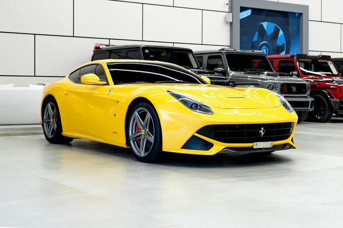 Подержанный Ferrari F12 Berlinetta, 6.3 л, 2013 в Дубае от 8 Ba Motors Желтый цвет. GCC | AUTO.AE