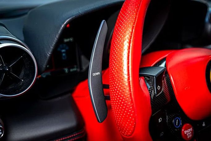 Подержанный Ferrari F8 Tributo, 3.9 л, 2020 в Дубае от MBA Motors Красный цвет. GCC | AUTO.AE