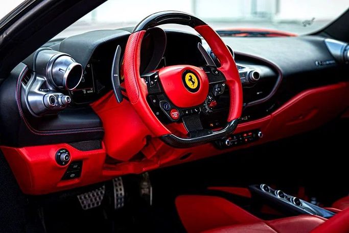 Подержанный Ferrari F8 Tributo, 3.9 л, 2020 в Дубае от MBA Motors Красный цвет. GCC | AUTO.AE
