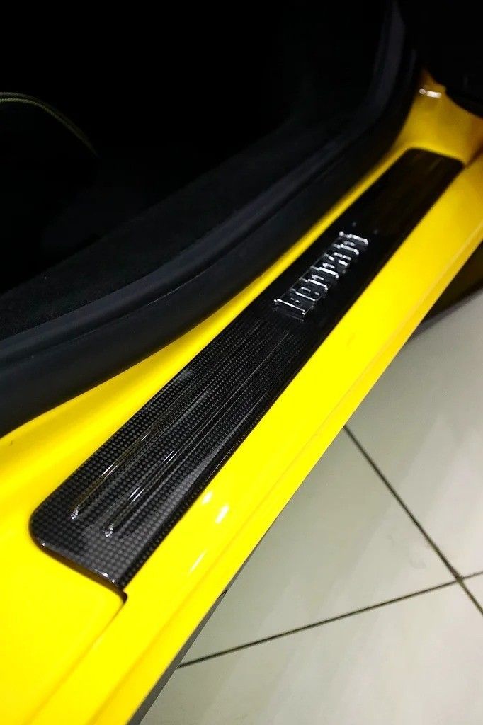 Подержанный Ferrari F8 Spider, 3.9 л, 2022 в Дубае от Al Faris Motors Желтый цвет. Европейская | AUTO.AE