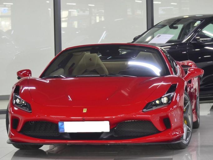 مستعملة Ferrari F8 Spider, 3.9 l, 2023 في في دبي من Fair Import، اللون أحمر. المواصفات الكورية | AUTO.AE