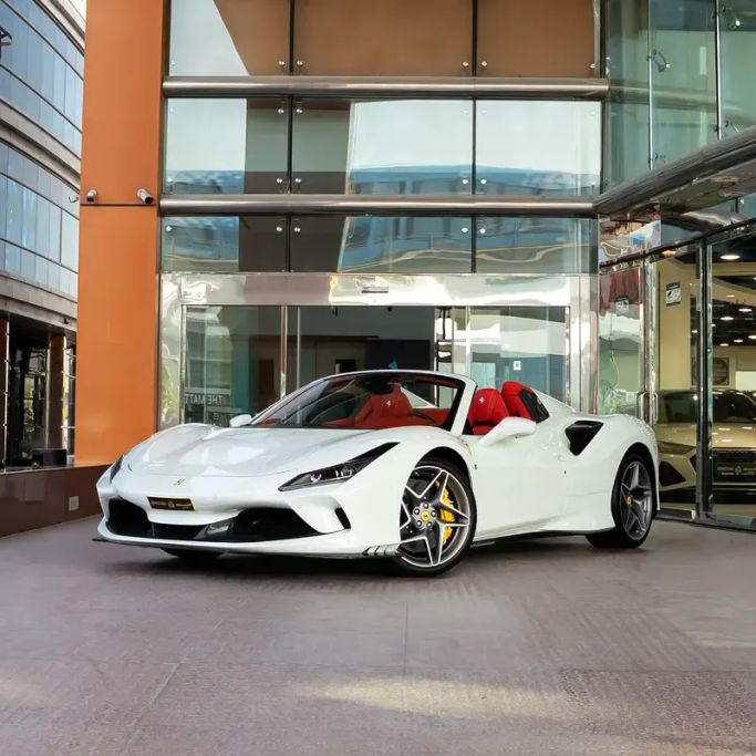 مستعملة Ferrari F8 Spider, 3.9 l, 2021 في في دبي من Q Motors، اللون أبيض.  | AUTO.AE | إعلان #263573