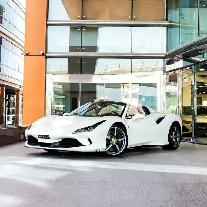 مستعملة Ferrari F8 Spider, 3.9 l, 2021 في في دبي من Q Motors، اللون أبيض.  | AUTO.AE | إعلان #263574