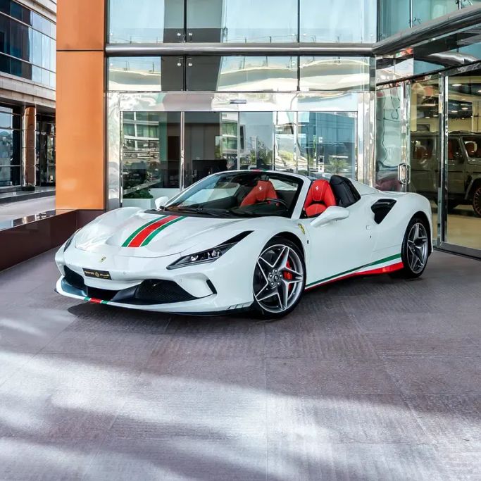 مستعملة Ferrari F8 Spider, 3.9 l, 2023 في في دبي من Q Motors، اللون أبيض.  | AUTO.AE | إعلان #263575