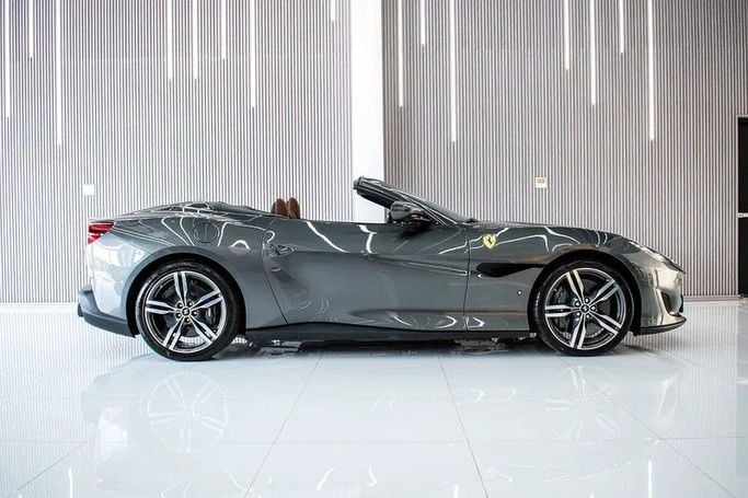Подержанный Ferrari Portofino I Рестайлинг (M), 3.9 л, 2021 в Дубае от Maestro Motors Серый цвет. Европейская | AUTO.AE
