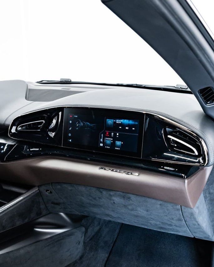 Подержанный Ferrari Purosangue, 6.5 л, 2024 в Дубае от GCC Super Motors Черный цвет. GCC | AUTO.AE