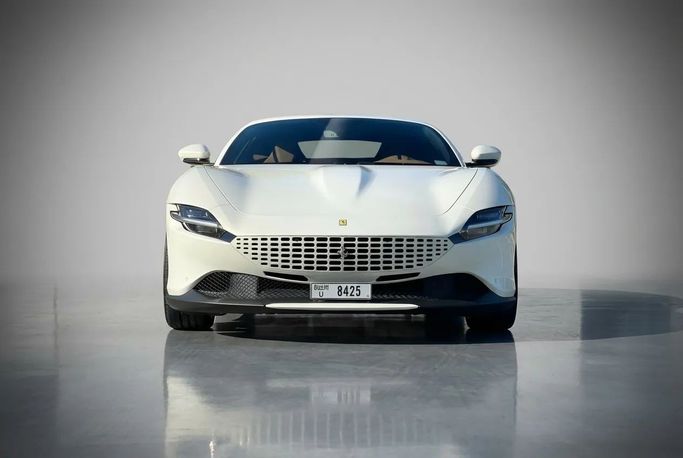 Ferrari Roma, 2023 купе спорт класса в Дубае от Rotana Star Rent a Car белый цвет | AUTO.AE | Объявление #1100