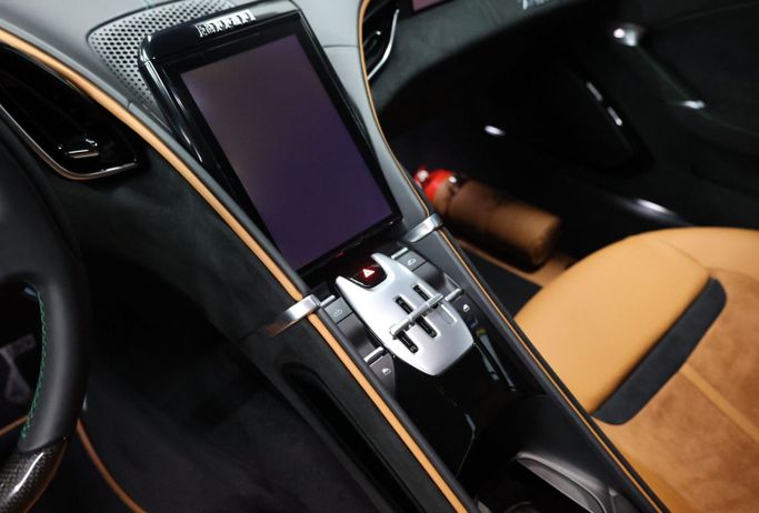 Ferrari Roma, 2025 кабриолет spider спорт класса в Дубае от POF RENTAL зеленый цвет | AUTO.AE