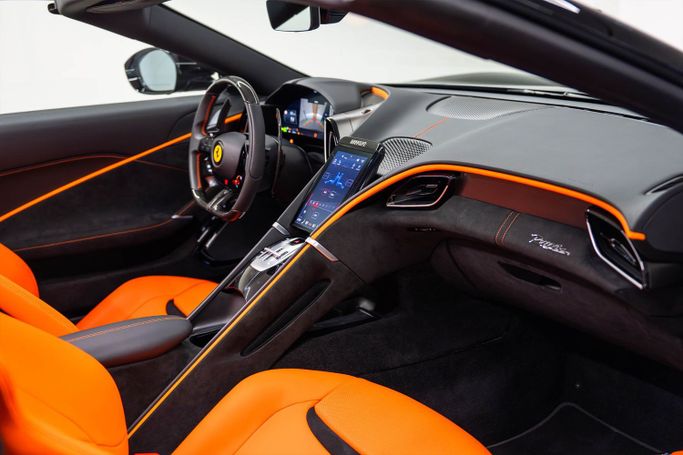 مستعملة Ferrari Roma, 3.9 l, 2024 في في دبي من PUPIL OF FATE MOTORS، اللون أسود. مواصفات الخليج | AUTO.AE