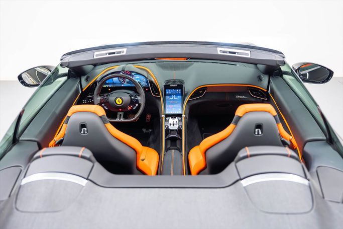 مستعملة Ferrari Roma, 3.9 l, 2024 في في دبي من PUPIL OF FATE MOTORS، اللون أسود. مواصفات الخليج | AUTO.AE