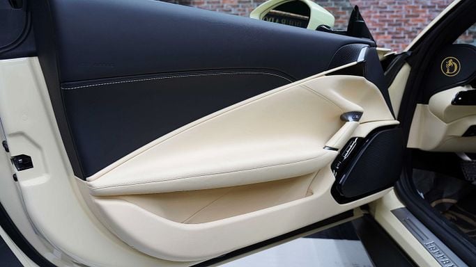 Новый Ferrari Roma, 3.9 л, 2022 в Дубае от Dourado Luxury Car Бежевый цвет. Европейская | AUTO.AE