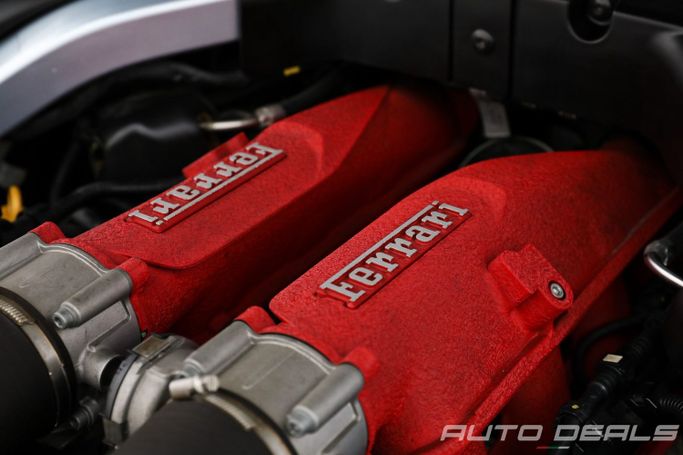 Подержанный Ferrari Roma, 3.9 л, 2022 в Дубае от AUTO DEALS Синий цвет. GCC | AUTO.AE