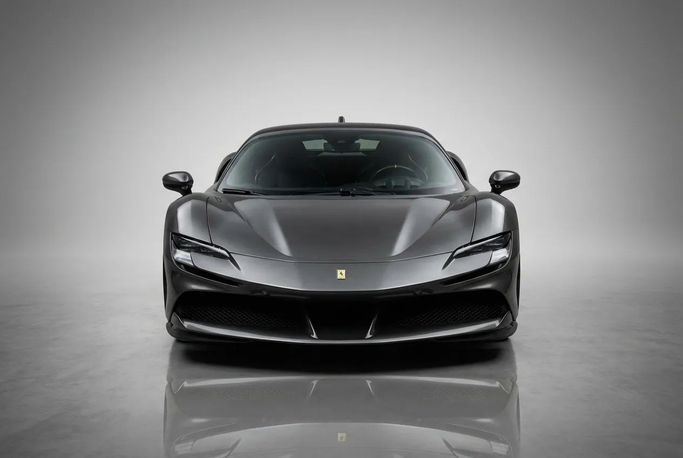 Ferrari SF90 Stradale I, 2023 купе спорт класса в Дубае от Rotana Star Rent a Car серый цвет | AUTO.AE | Объявление #1078