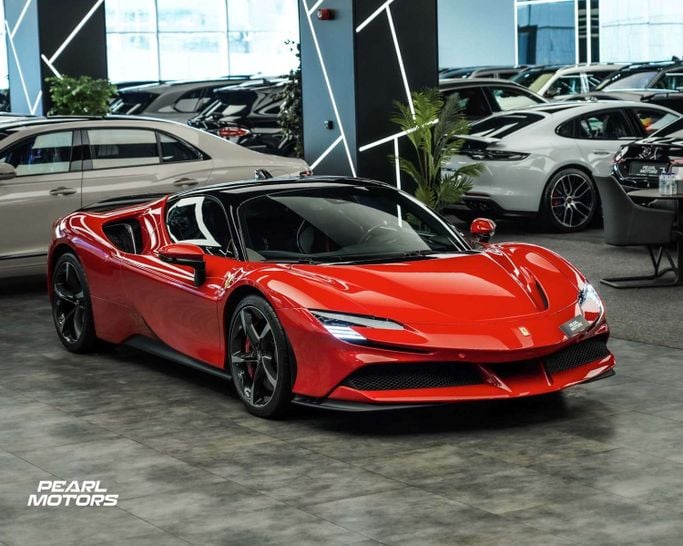 Новый Ferrari SF90 Stradale Stradale I, 4.0 л, 2021 в Дубае от Pearl Motors Красный цвет. Европейская | AUTO.AE