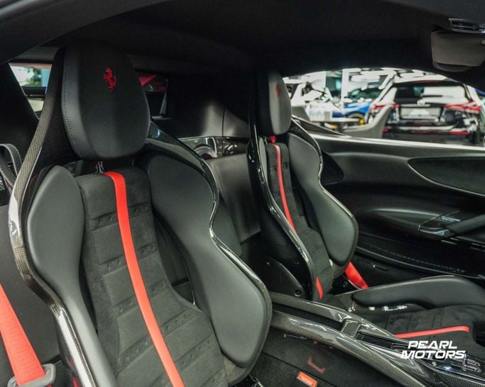 Новый Ferrari SF90 Stradale Stradale I, 4.0 л, 2021 в Дубае от Pearl Motors Красный цвет. Европейская | AUTO.AE