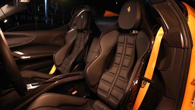 Подержанный Ferrari SF90 Stradale Spider I, 4.0 л, 2022 в Дубае от Dourado Luxury Car Желтый цвет. Европейская | AUTO.AE