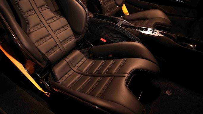 Подержанный Ferrari SF90 Stradale Spider I, 4.0 л, 2022 в Дубае от Dourado Luxury Car Желтый цвет. Европейская | AUTO.AE