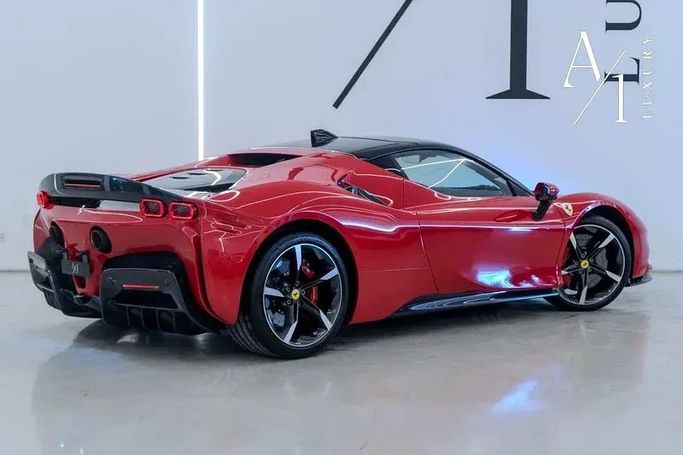 Подержанный Ferrari SF90 Stradale I, 4.0 л, 2022 в Дубае от A1 Luxury Motors Красный цвет. GCC | AUTO.AE